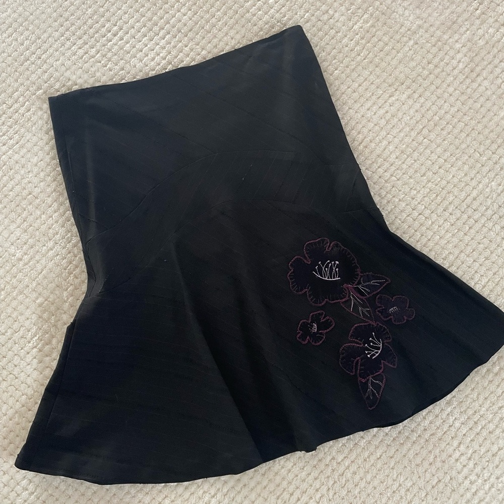 Bebe embroidered flower skirt